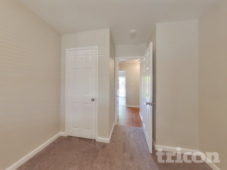 Building Photo - 378 Acacia St