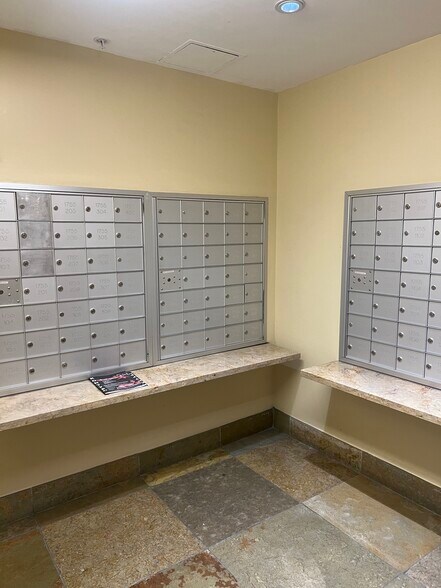 Building Photo - 1755 E Hallandale Beach Blvd