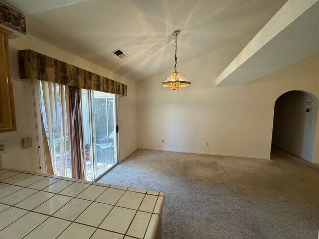 Building Photo - 3 bedroom 2 bath house in established neighborhood
