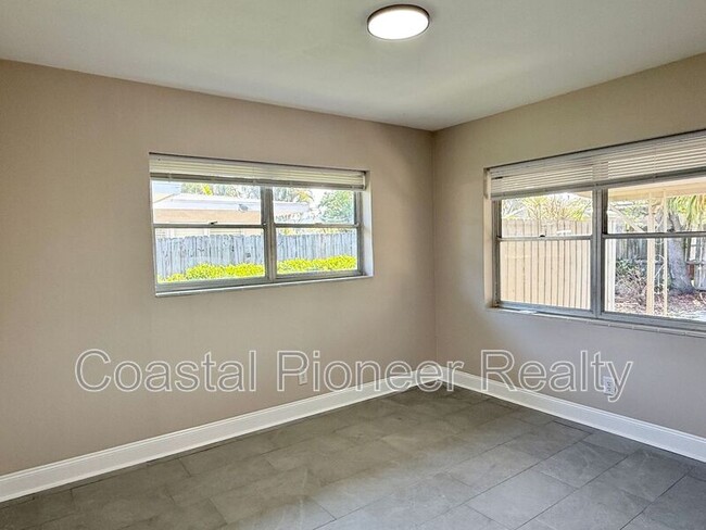 Building Photo - 2489 Del Rio Way