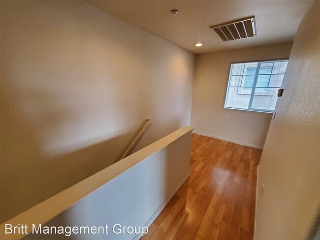 Building Photo - 2 br, 1.5 bath House - 449 Holcomb Avenue