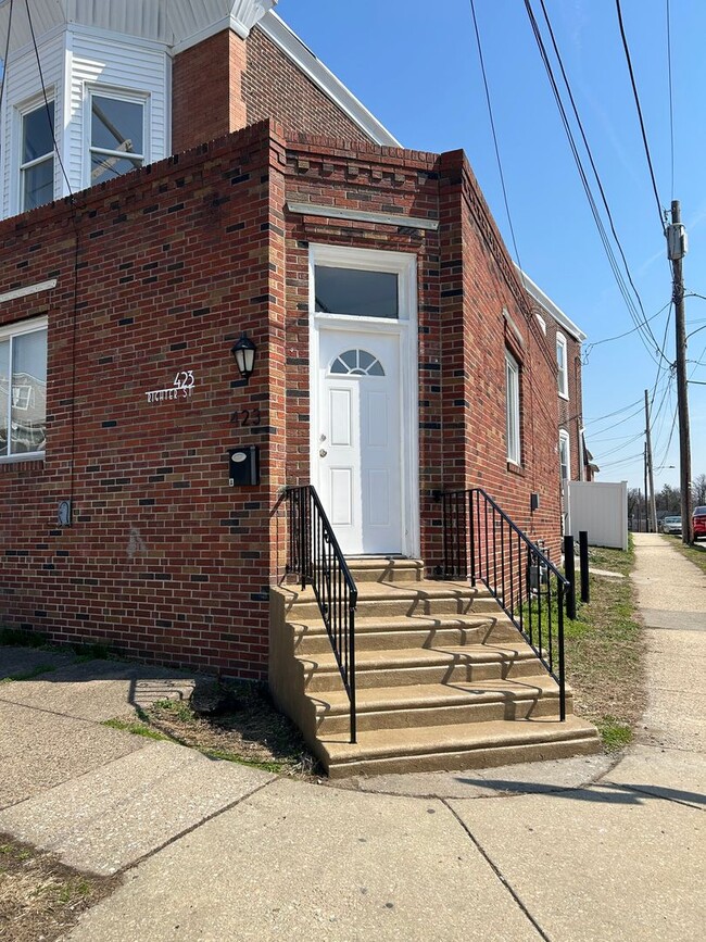 Building Photo - 423 Righter St