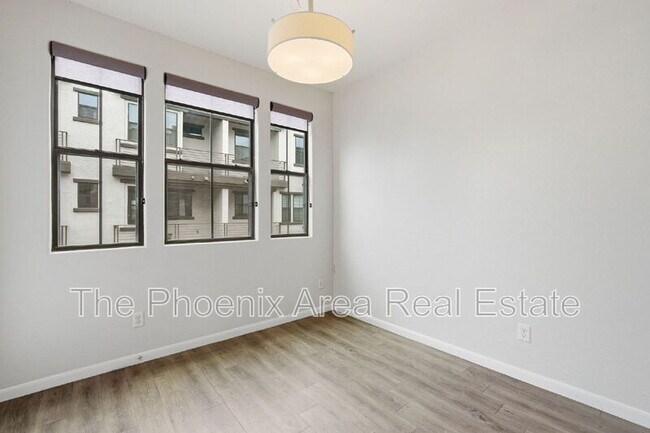 Building Photo - 2090 S Dorsey Ln