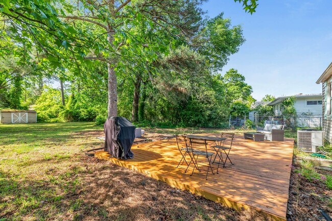 Building Photo - Charming 2-Bedroom Home with Modern Updates!