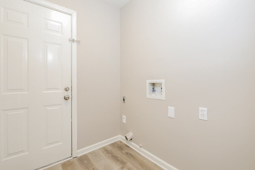 Building Photo - 420 Bramante Cir SW