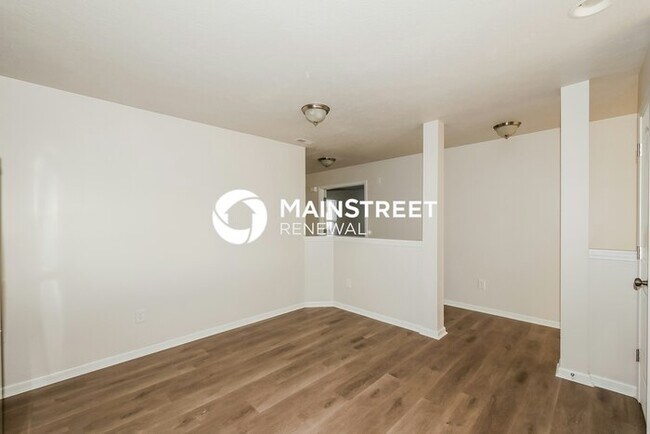 Building Photo - 3 Bedroom Pet-Friendly Home in GREENFIELD,...