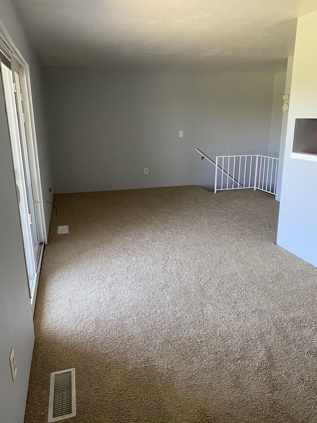 Building Photo - 3215 W Willow Knolls Dr