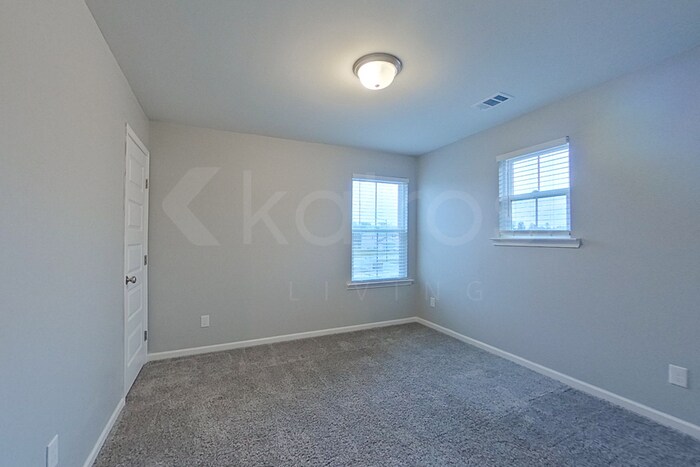 Building Photo - 101 Paper Birch Dr