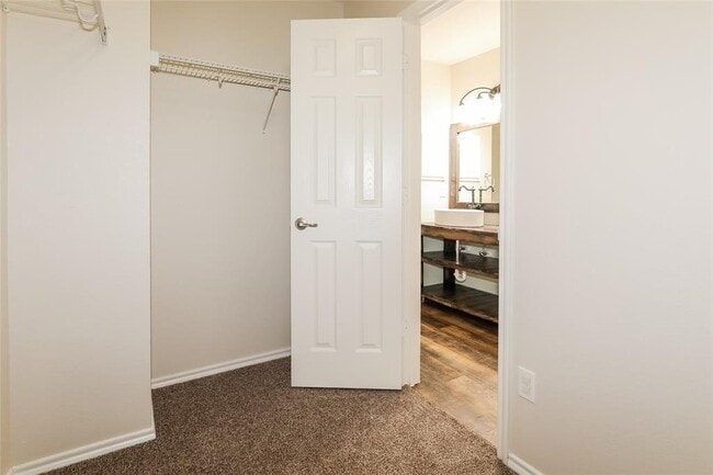 Building Photo - 11319 Seven Sisters Dr