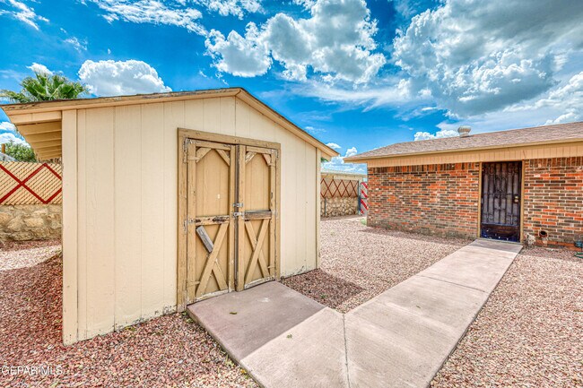 Building Photo - 3008 Gaston Dr