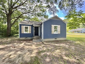 Building Photo - 1711 Coleen Rd