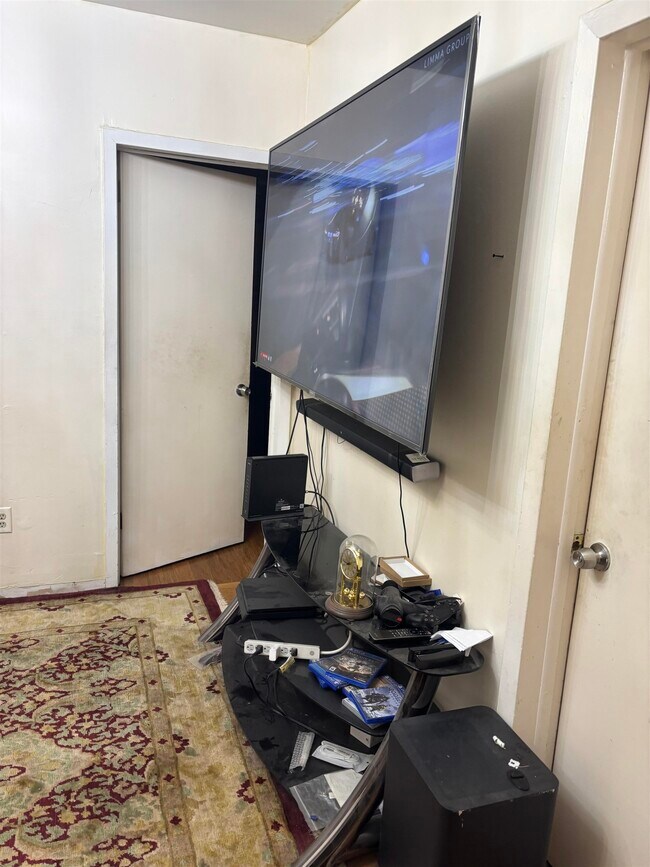 Building Photo - 109 Centre Ave