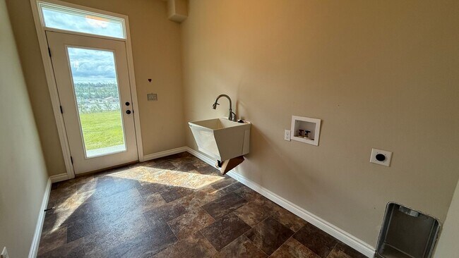 Building Photo - Beautiful Government Hill Home with Amazin...