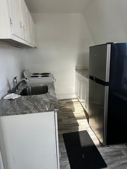 Kitchen - 918 W Marshall St