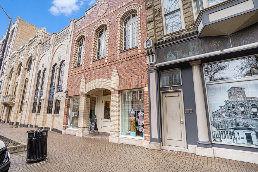 Building Photo - 32 E 8th St