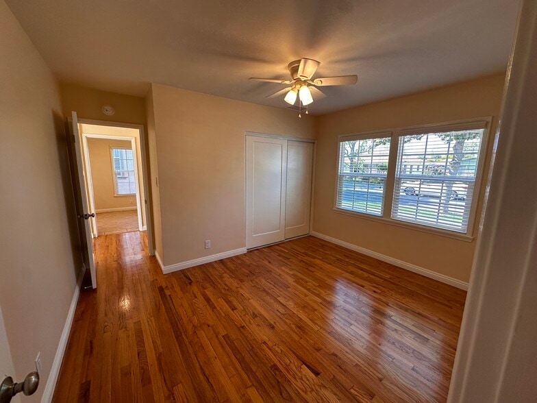 Building Photo - 5818 E Scrivener St