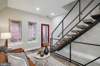 Building Photo - 1006 S Fairhill St