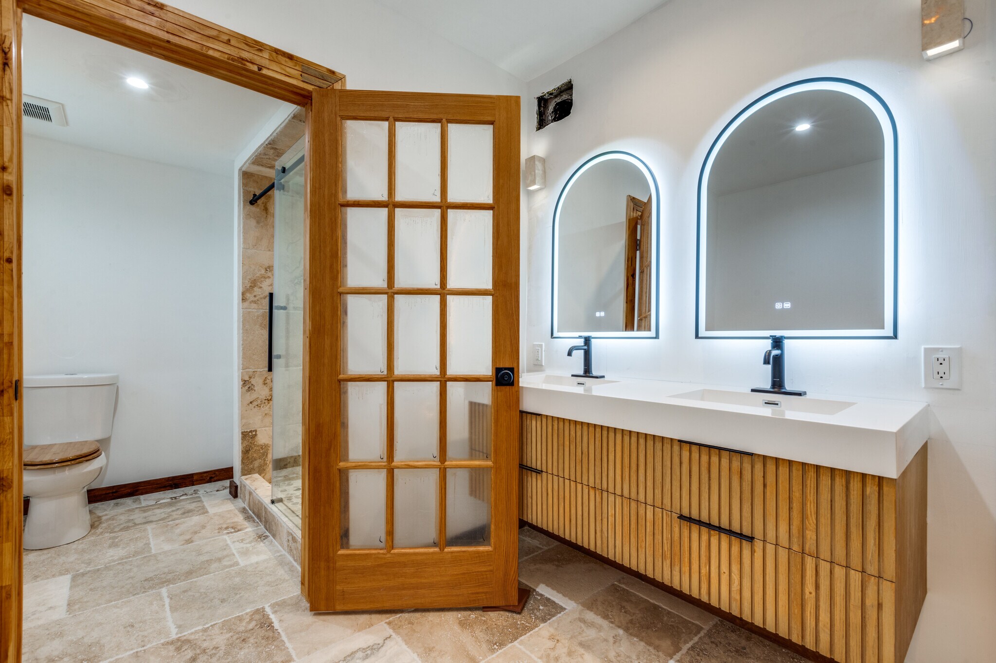 Master Bath - 135 E Ridgewood Ct