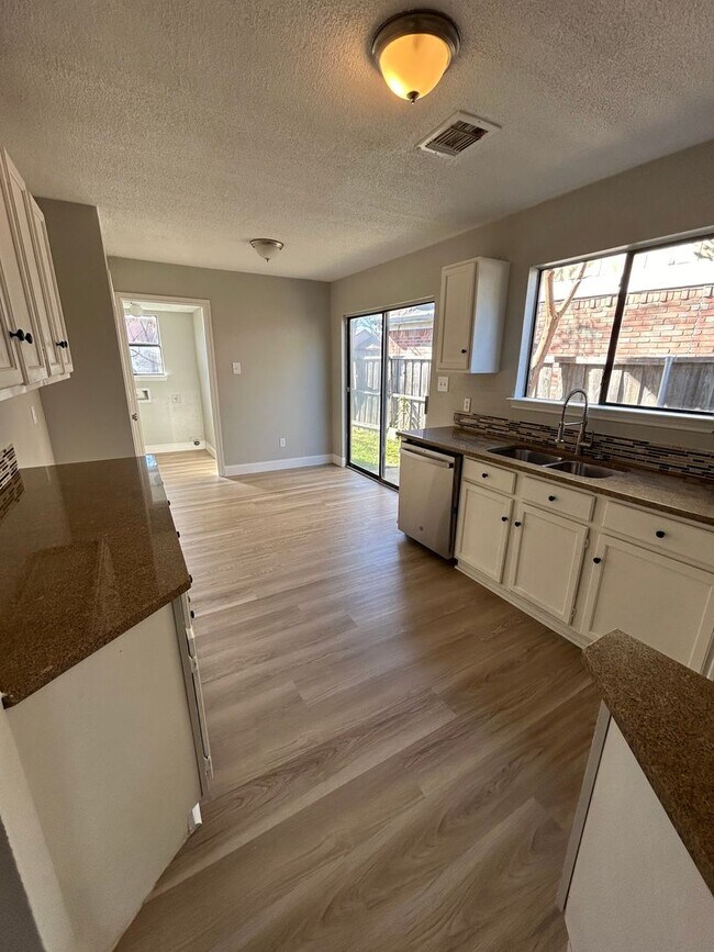 Building Photo - Come and see this well-kept beautiful home today!