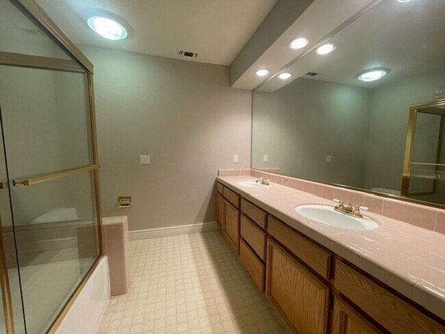 Building Photo - Gorgeous single story Gold River home in C...