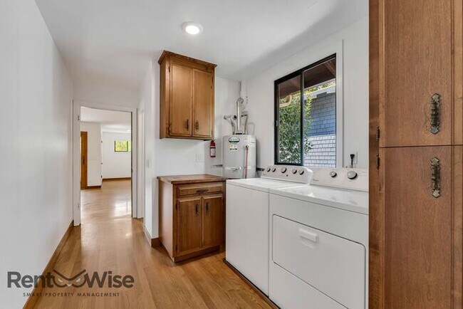 Building Photo - 1534 Whipple Ave