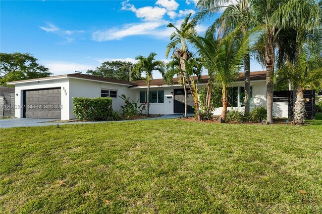 Building Photo - 632 S Crescent Dr