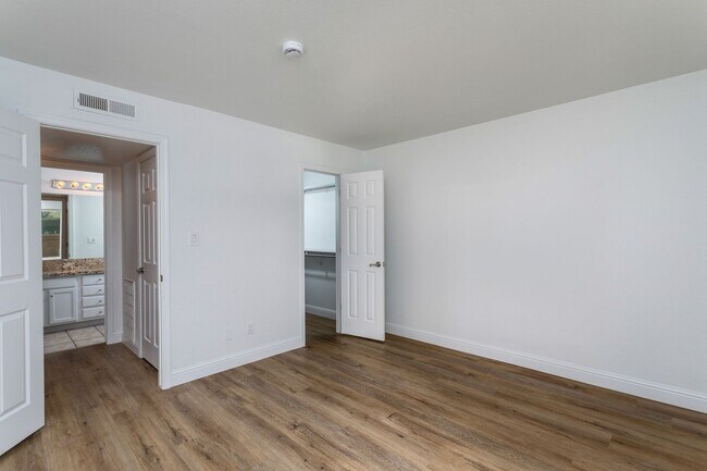 Building Photo - Villa Borgata Condo with Newer Flooring, P...