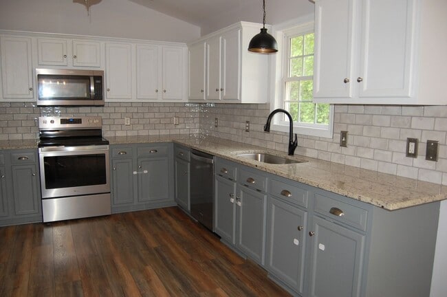 Building Photo - 3 Bedroom Home in Forest