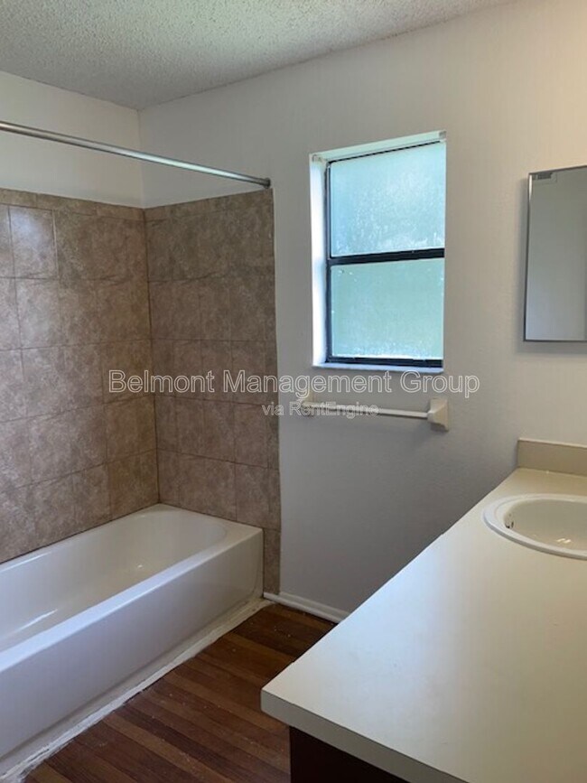 Building Photo - 2030 Cascades Blvd