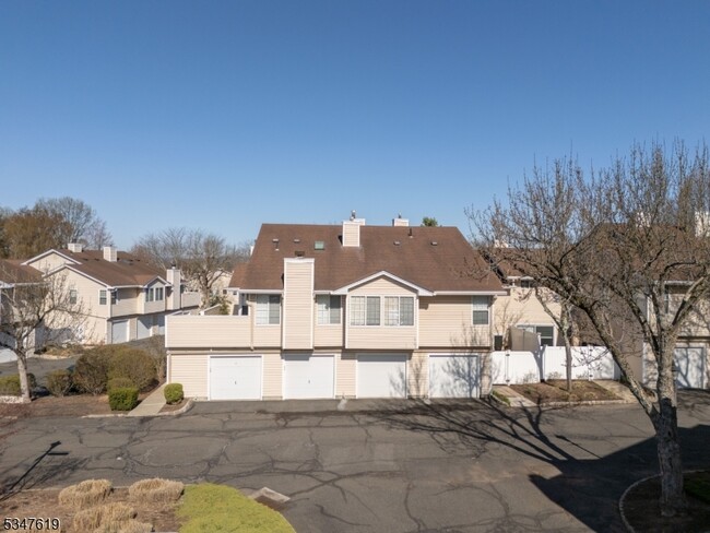 Building Photo - 7 Dunbar Ct