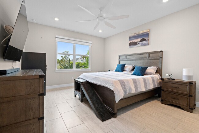 Building Photo - 10454 SW Captiva Dr