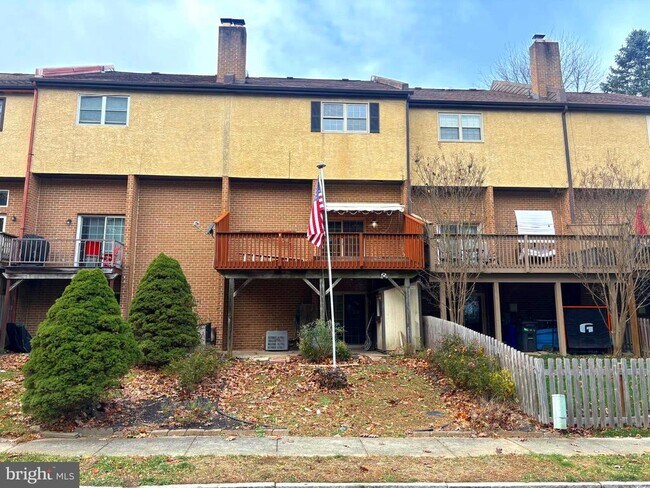 Building Photo - 120 Eaton Dr