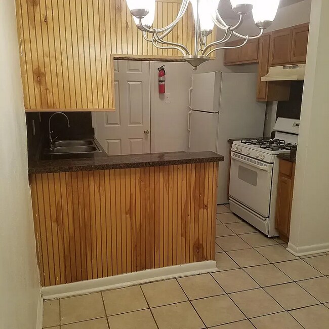 Building Photo - 7820 Dorsett Dr