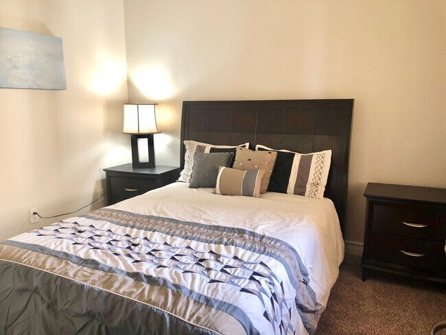 Building Photo - **MOVE-IN-SPECIAL $500 OFF 1st MO RENT** M...