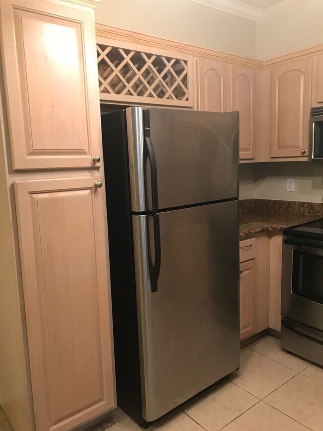 Building Photo - Charming 2BEDROOM 1BATH ~ Metro West Area
