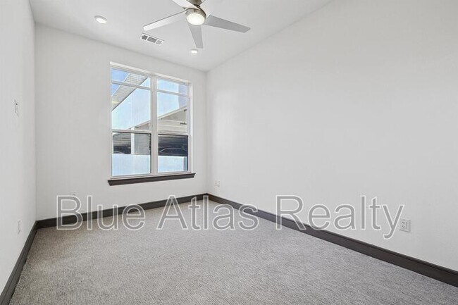 Building Photo - 2700 Old Denton Rd