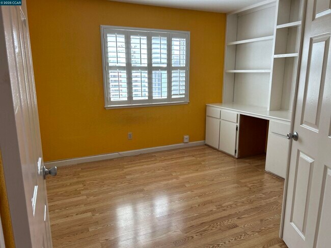 Building Photo - 445 Southport Way
