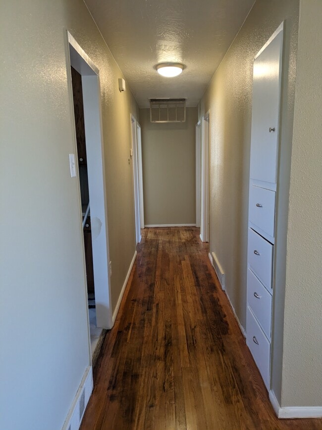 Building Photo - 208 Acoma Dr