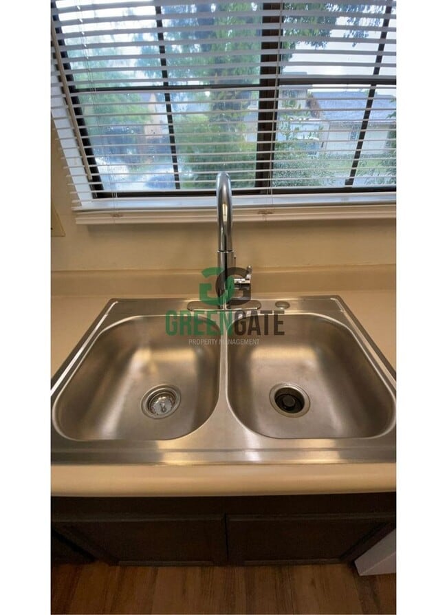 Building Photo - 3517 Woodglen Dr