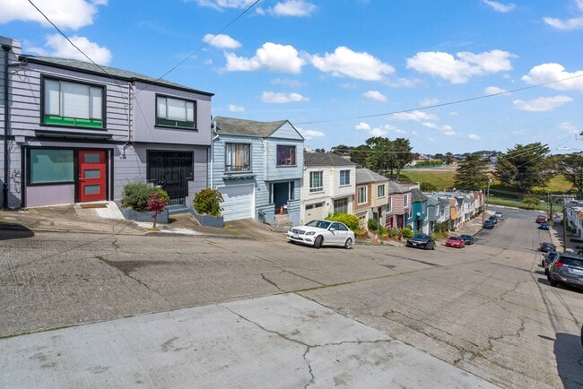 Building Photo - Cute. Chill. Perfect for SF living.
