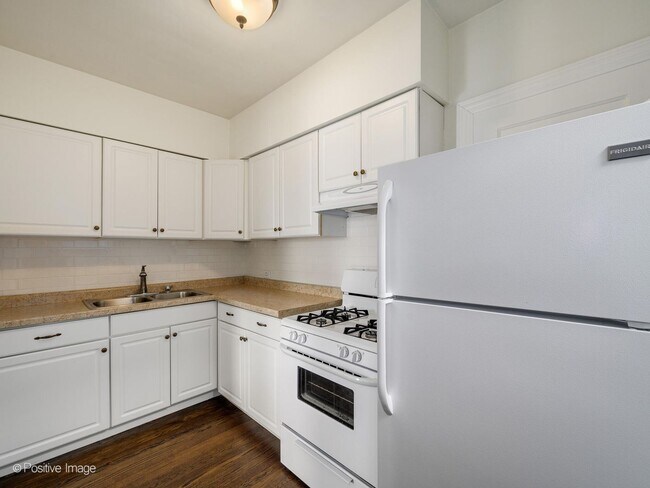 Building Photo - 133-143 Vine Ave