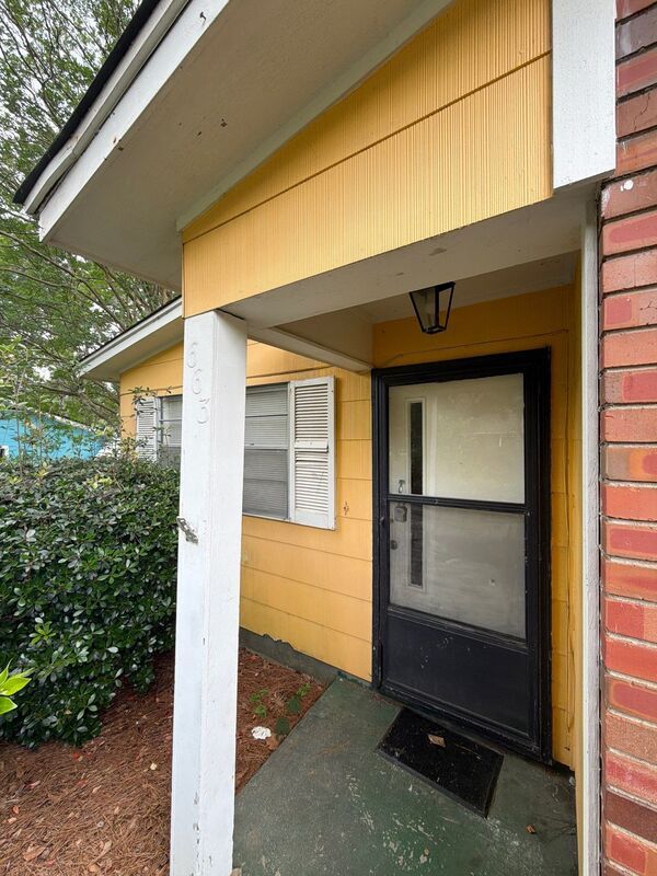 Building Photo - 663 Queen Julianna Ln