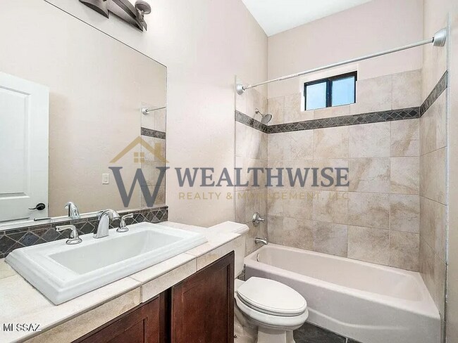 Building Photo - 2010 E River Rd