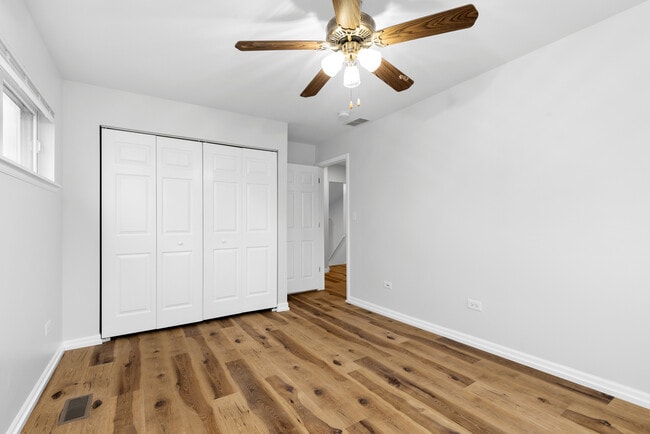 Building Photo - 8824 Robin Dr