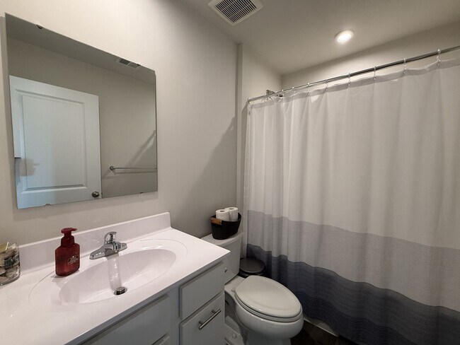 Building Photo - 4 Bedroom Modern Home in York County