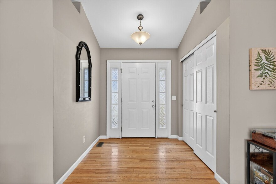 Building Photo - 27 Crimson Leaf Ct