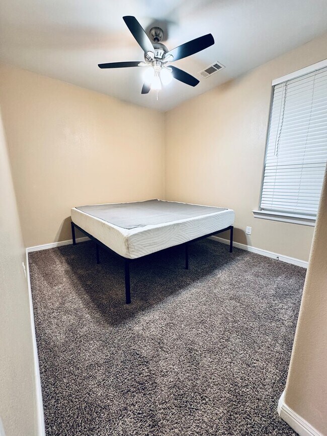 Building Photo - 1603 Laguna Meadows Tr