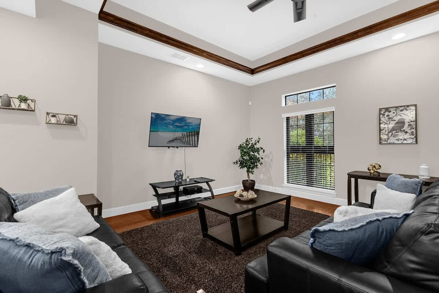 Building Photo - 14590 Damai Ln