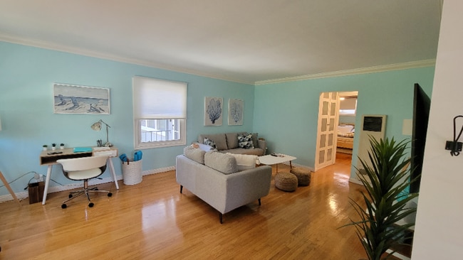 Building Photo - 1250 E 1st St