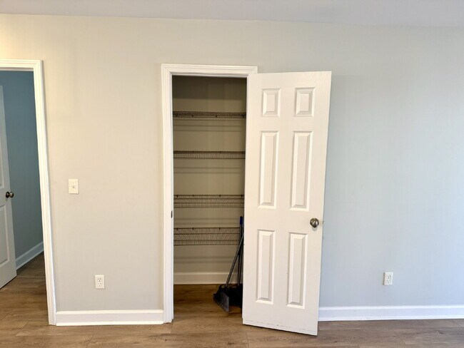 Building Photo - "Charming 2-Bed Oasis with 2 Full Baths in Prime Lynn Haven Location near Mosley High School"